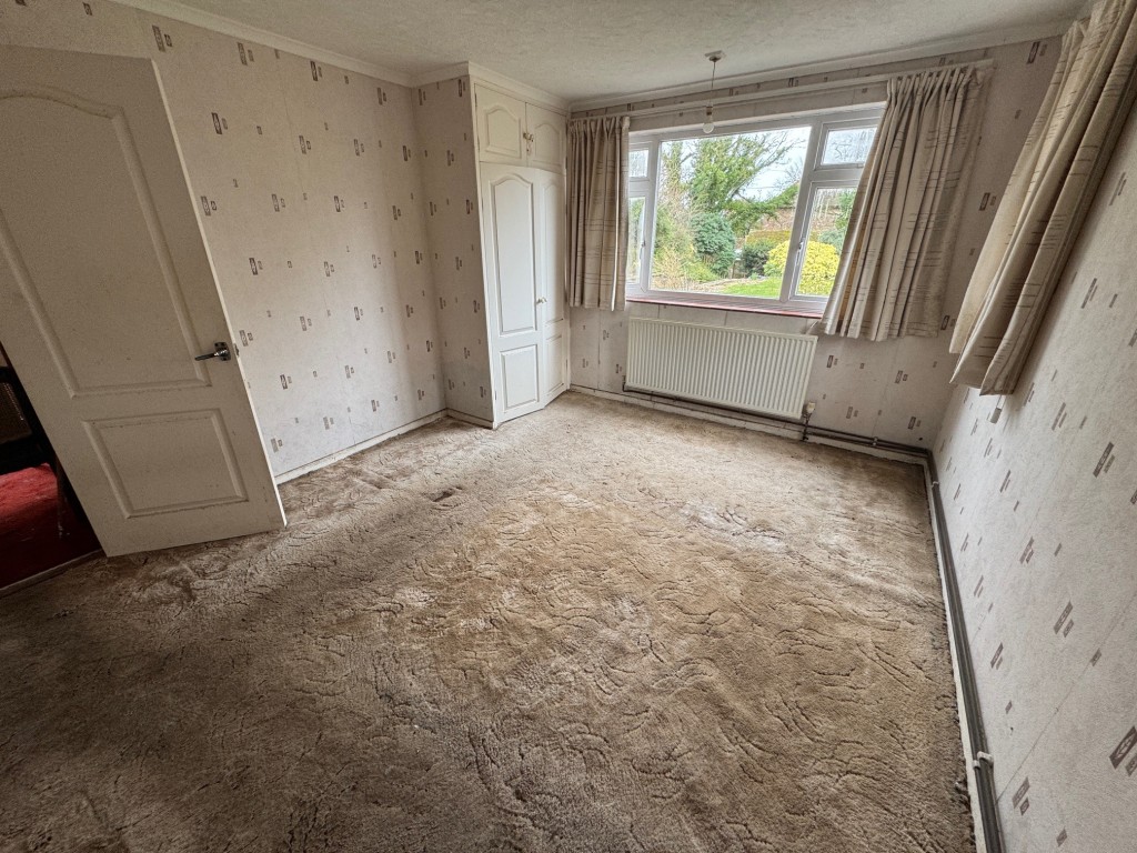 Lot: 164 - WATER DAMAGED DETACHED BUNGALOW - Bedroom 2